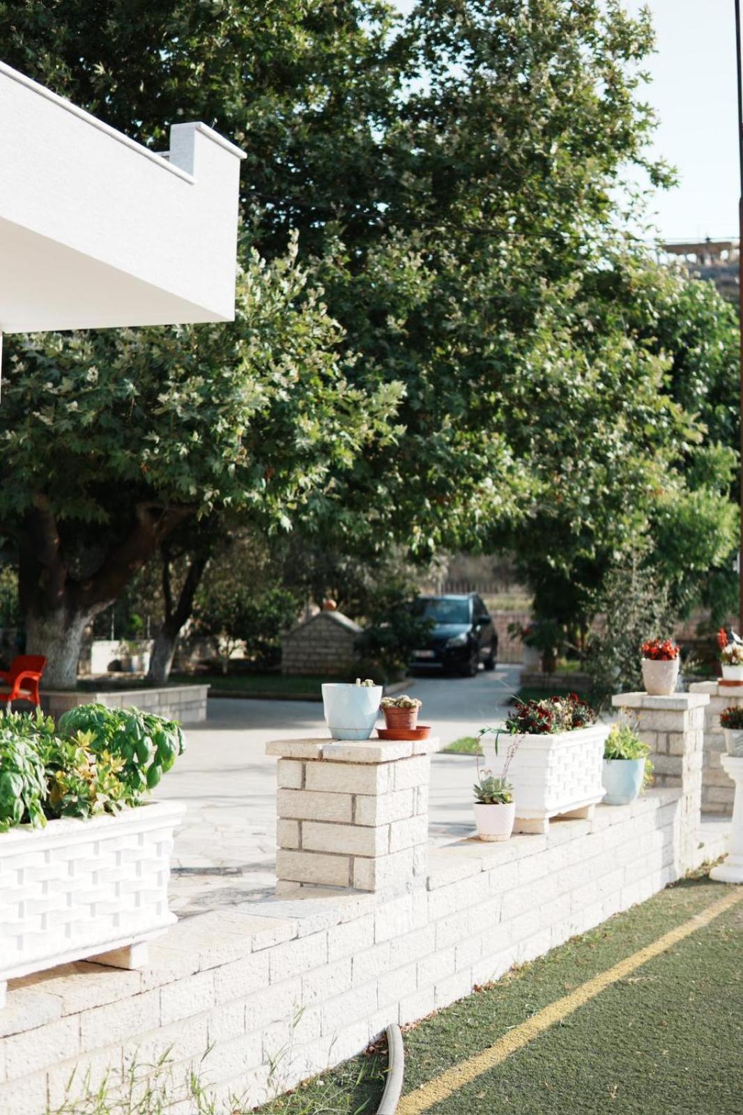 Gardenia Rooms Sarandë エクステリア 写真